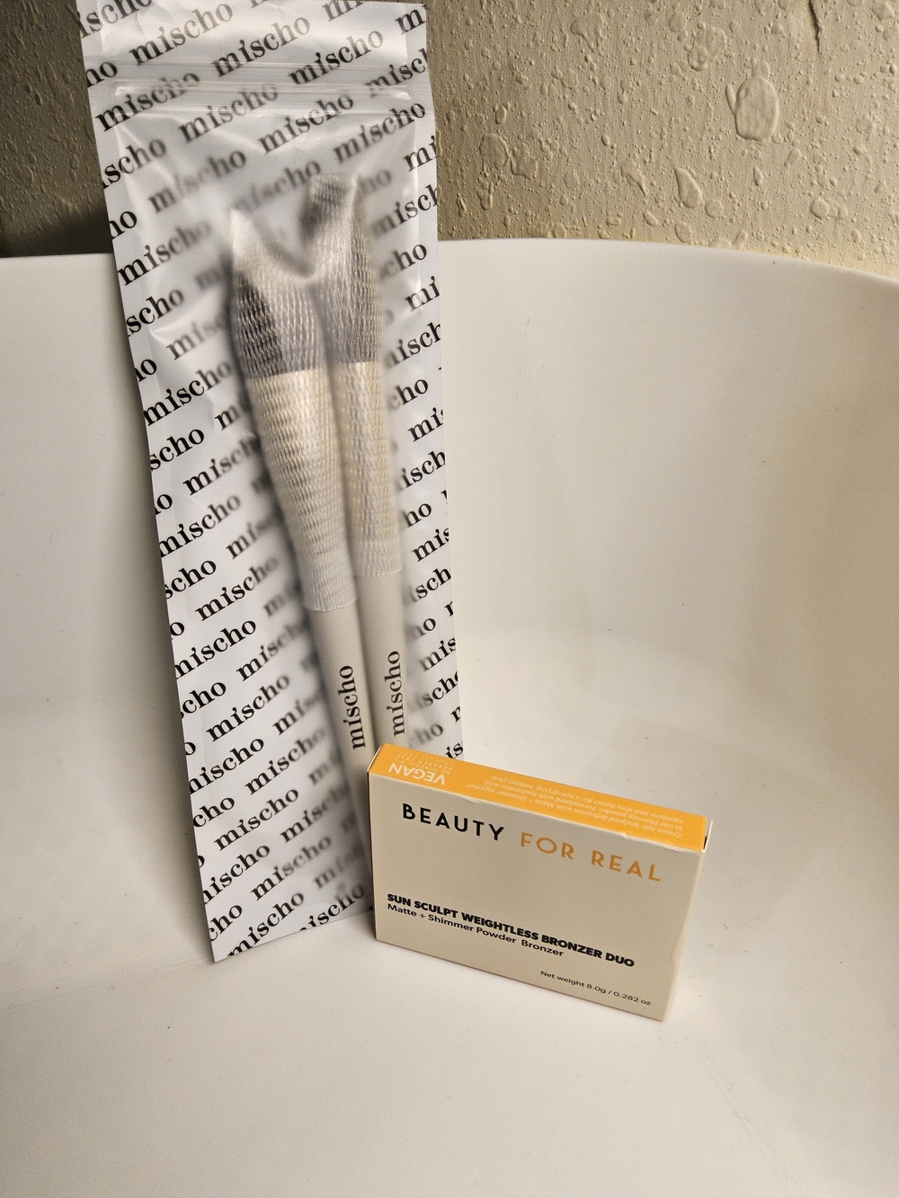 NWOT Beauty For Real Sun Sculpt Weightless Bronzer Duo and Mischo makeup brushes